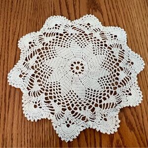 EUC Round Pineapple Doily 11”